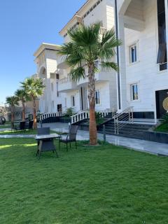 Golden White Hotel - 1