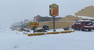 Super 8 by Wyndham Taos - 5