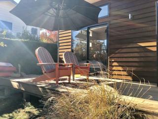 Modern Kowhai Cottage - 9