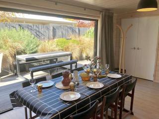 Modern Kowhai Cottage - 1