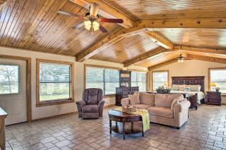 Pet-Friendly Efficiency Cottage with Pool! - Calera - 2