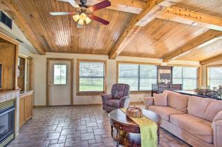 Pet-Friendly Efficiency Cottage with Pool! - Calera - 3