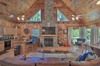 Lovely Lake Hartwell Retreat Dock, Deck and Grill! - 3