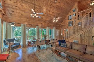 Lovely Lake Hartwell Retreat Dock, Deck and Grill! - 1