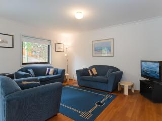 Carindale, 2 19-23 Dowling Street - First floor unit with air con, complex pool and tennis court - Nelson Bay - 3