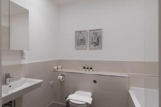London City Apartments - Luxury and spacious apartment with balcony - Londra - 4