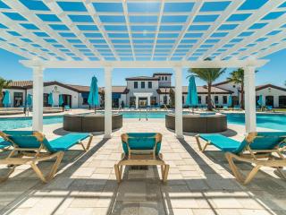 Resort Townhome wPRIVATE Pool & BBQ, near Disney - Kissimmee - 8