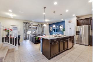 Resort Townhome wPRIVATE Pool & BBQ, near Disney - Kissimmee - 3