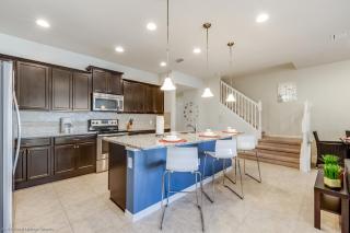 Resort Townhome wPRIVATE Pool & BBQ, near Disney - Kissimmee - 5
