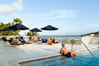 Princess Heights Luxury Condo Hotel - Dawn Beach - 4