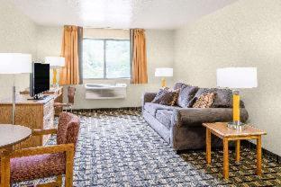 Super 8 by Wyndham Wheeling WV - 6