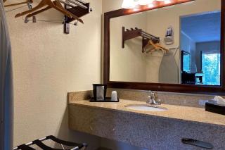 Econo Lodge - Forest City - 6