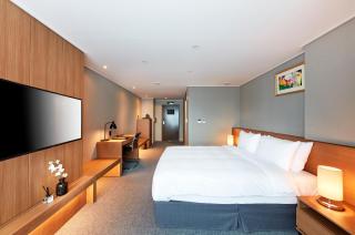 Ramada by Wyndham Gumi - 2