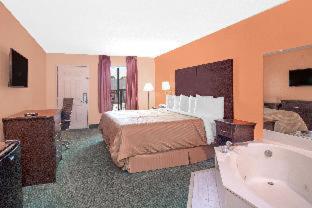 Days Inn by Wyndham Moulton - 2