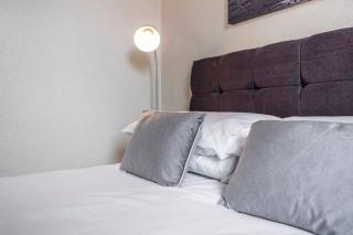 ☆ Bright, 2 Bedroom West End Apartment ☆ - 1