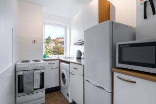 ☆ Bright, 2 Bedroom West End Apartment ☆ - 6