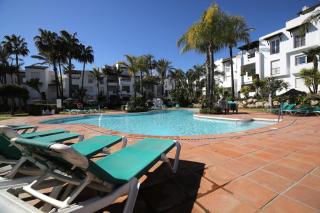 Exceptional Beachfront Complex with Pool in Costalita, Estepona - Estepona - 6