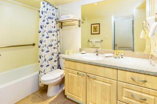 Mountain Views & Steps to Beach - Free Parking! - 4