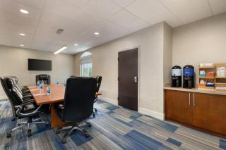 Holiday Inn Express Hotel & Suites Auburn - University Area by IHG - Auburn - 5