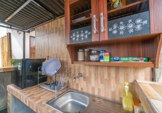 Wooden Puri Guesthouse - Uluwatu - 4