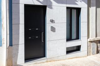 STUPENDO- Two Rooms, patio With refreshing Pond-Center-Air conditioning - 4