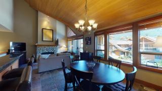 3BR in Montbello, Cozy Townhouse, Private Hot Tub, Near Village, Fireplace - 7