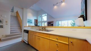 3BR in Alpine Greens, Ski Storage, Wood Burning Fireplace, Free Ski Shuttle - 1