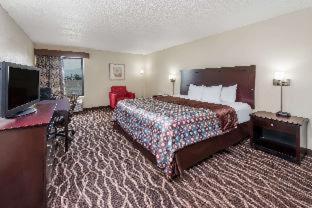 Days Inn & Suites by Wyndham Casey - 9
