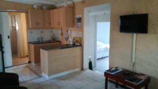Heloise Home Stay - Oudtshoorn - 9