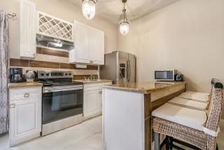 St Charles Spacious Condo in the Heart of the City - New Orleans - 9