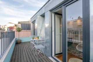 Downtown Studio w Pool, AC & Balcony by LovelyStay - 4