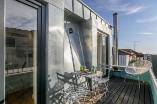 LovelyStay - Downtown Studio with Pool, AC and Balcony - Porto - 3