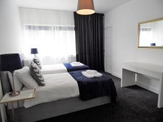 Penilee Upper Apartment - 1