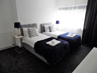 Penilee Upper Apartment - 3