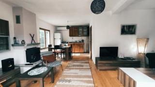 Jovanov Residence - Remote & Accessible - 1