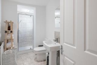 Stunning Apartment In Peaceful Central Neighbourhood, Free Private Parking - Cardiff - 6