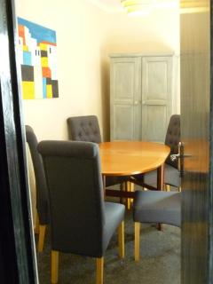 Charming Spacious Apartment, Kidderminster - 6