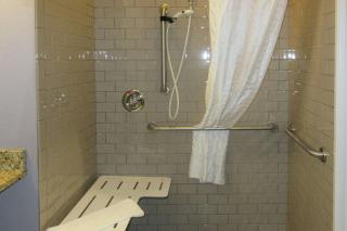 Quality Inn & Suites Caldwell I-77 - Caldwell - 2