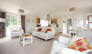 Hollicarrs - Woodland Lodge - 9