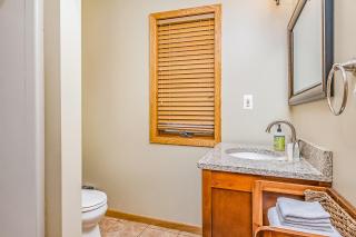 McKenzie's Lodge - 2