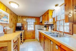 Cape Cod Beach Cottage - Dennis - 4