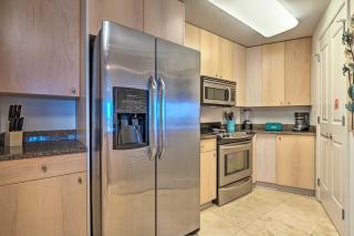 Sunny Beachfront Biloxi Condo with Resort Amenities! - Biloxi - 2