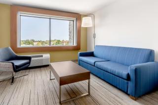 Holiday Inn Express & Suites - Milwaukee West Allis by IHG - 7