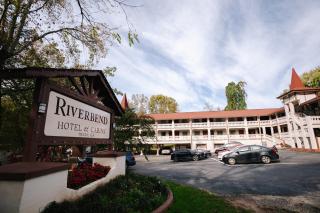 Riverbend Motel & Cabins - 0