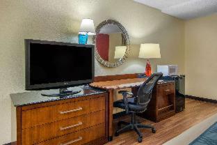 Travelodge by Wyndham Forsyth - Forsyth - 8