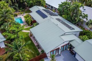 Mango Wood Villa Tropical Coastal living - Clifton Beach - 9