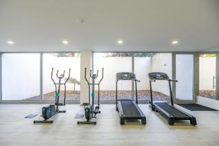 LovelyStay - Modern Loft with Gym & Free Parking minutes away from CBD - Porto - 4
