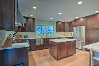 Roomy Avon Family Chalet with Hot Tub in EagleVail! - Avon - 3