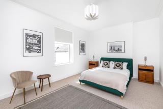 Relax In Comfortable & Stylish Pontcanna Apartment, Free Private Parking - 3