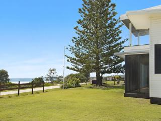 Beachfront Abode - Gold Coast - 2